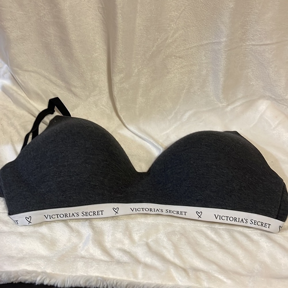 Victoria’s Secret 34DDD T-shirt, lightly lined wireless bra